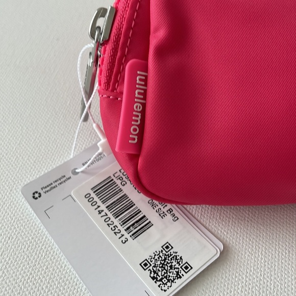 NWT Lululemon Everywhere Belt Bag Lipgloss - Picture 3 of 12